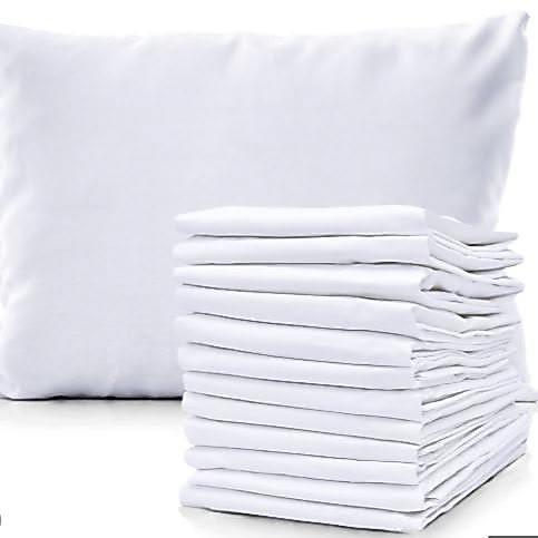 Tumpukan pillow cover putih