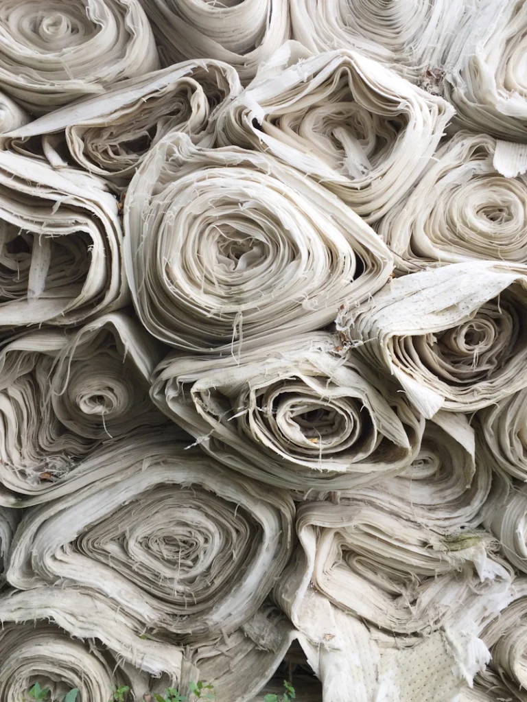 Gulungan kain putih bahan baku linen